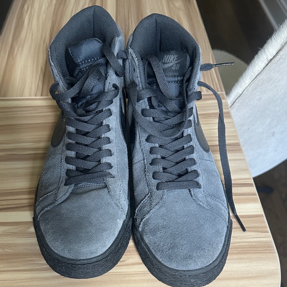 Nike Men’s Gray Suede Low-Top Sneakers